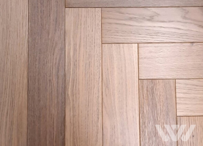 Фото №1 - Инженерная доска Kraft Parkett Medium Английская елка 700х120 Дуб/Натур лак №902