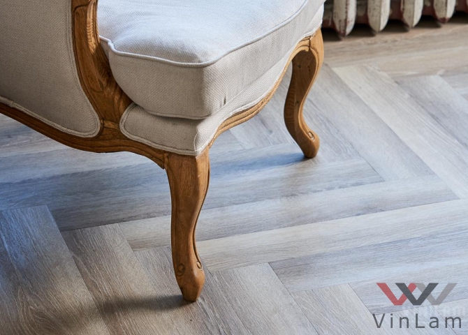 Фото №1 - Виниловая плитка VINILAM PARQUET Herringbone IS11122 Паркет Эрмитаж