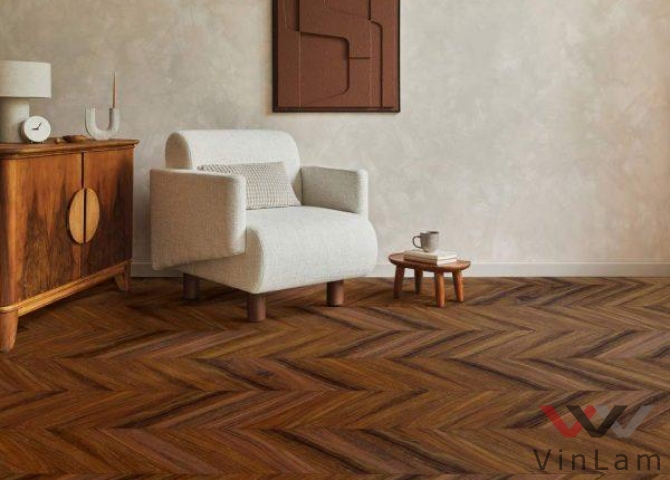 Фото №1 - Виниловая плитка Aberhof CHEVRON AZINCOURT WALNUT