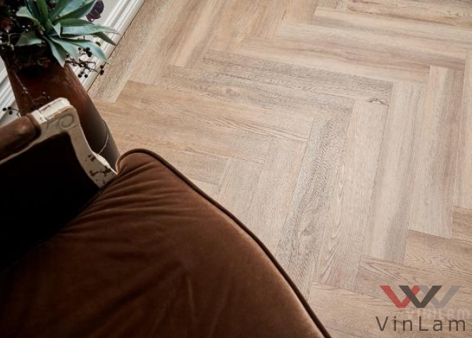 Фото №1 - Виниловая плитка VINILAM PARQUET Herringbone GD11133 Паркет Северный Glue