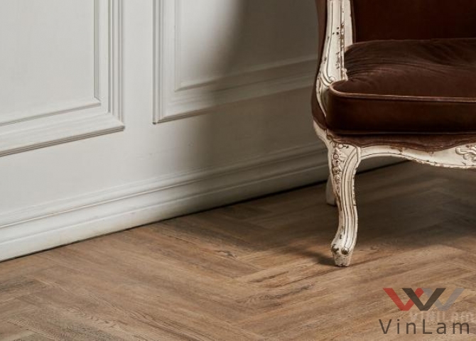 Фото №2 - Виниловая плитка VINILAM PARQUET Herringbone GD11133 Паркет Северный Glue