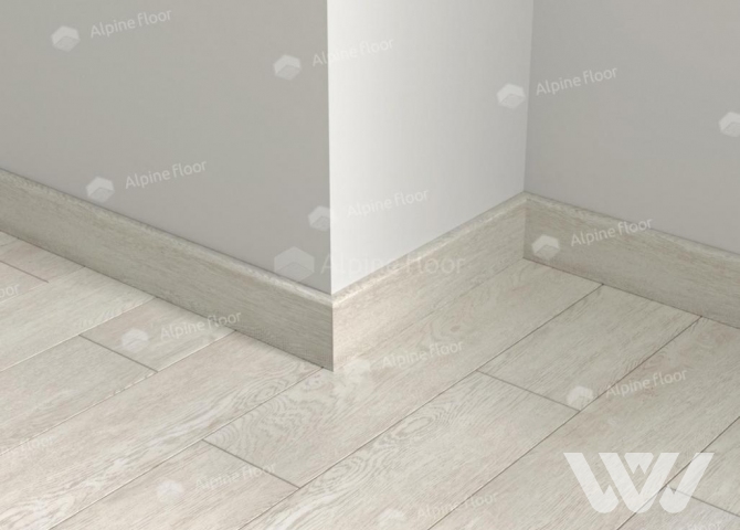 Фото №1 - Плинтус Alpine Floor Parquet Light Голубой Лес SK 13-9