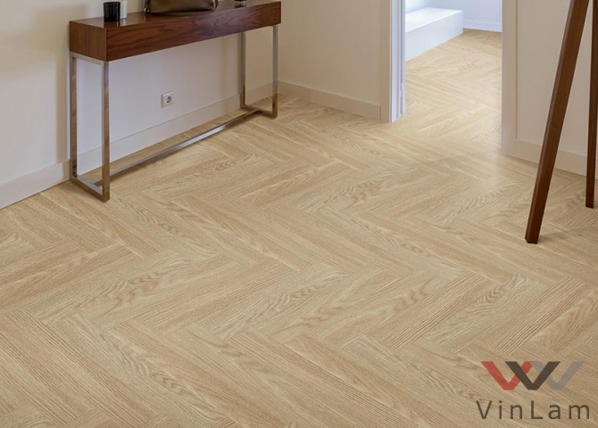 Фото №1 - Виниловый ламинат FloorFactor HERRINGBONE Beige Smoke Oak HB 04