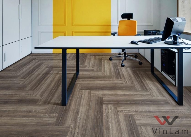 Фото №1 - Виниловый ламинат FloorFactor HERRINGBONE Brushed Smoke Oak HB 17